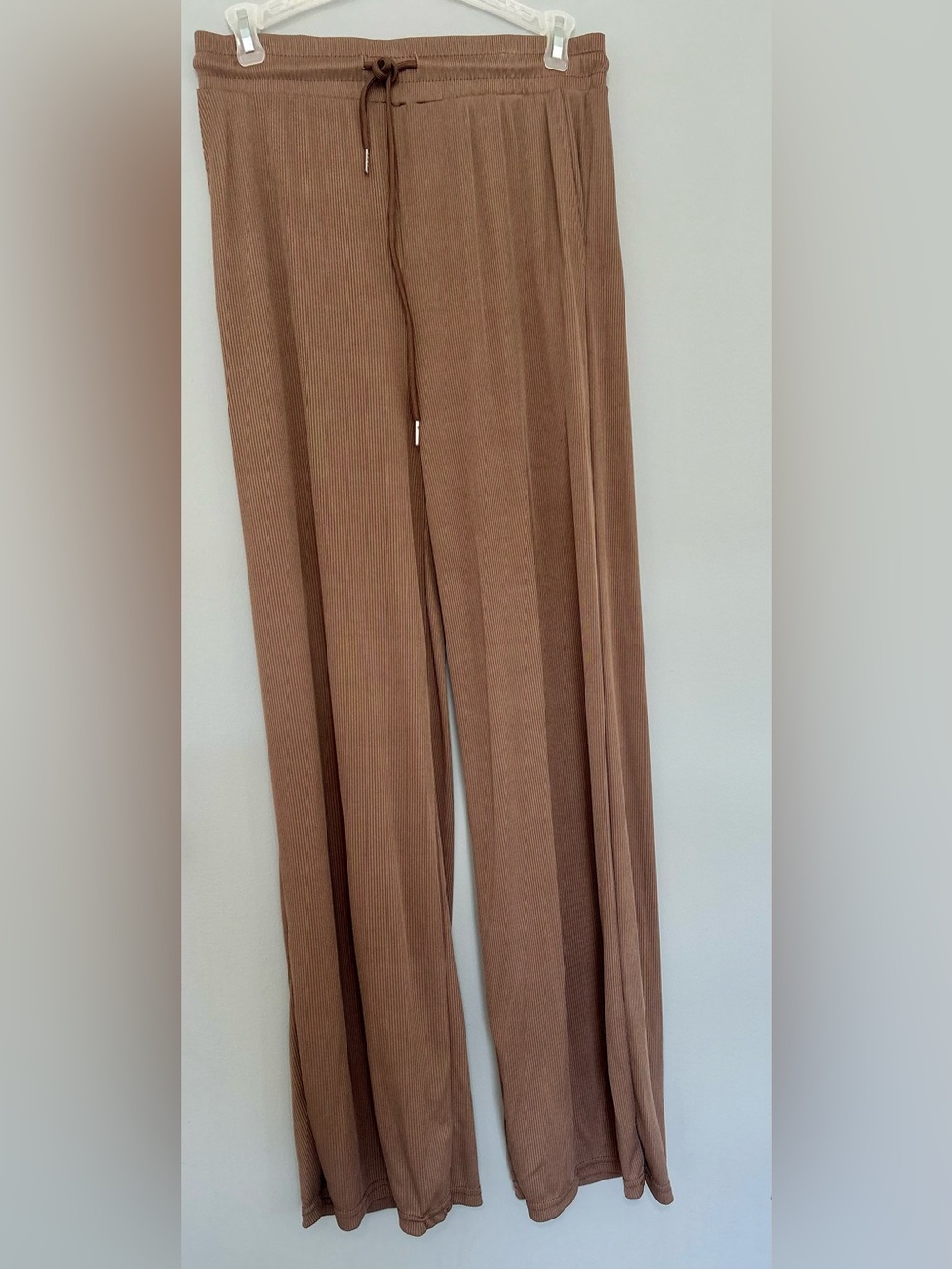 Ribbed Wide-Leg Pants in Camel Brown